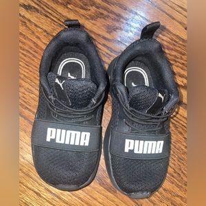 Used little kids sneakers. Excellent condition. Smoke and pet free home. Size 7